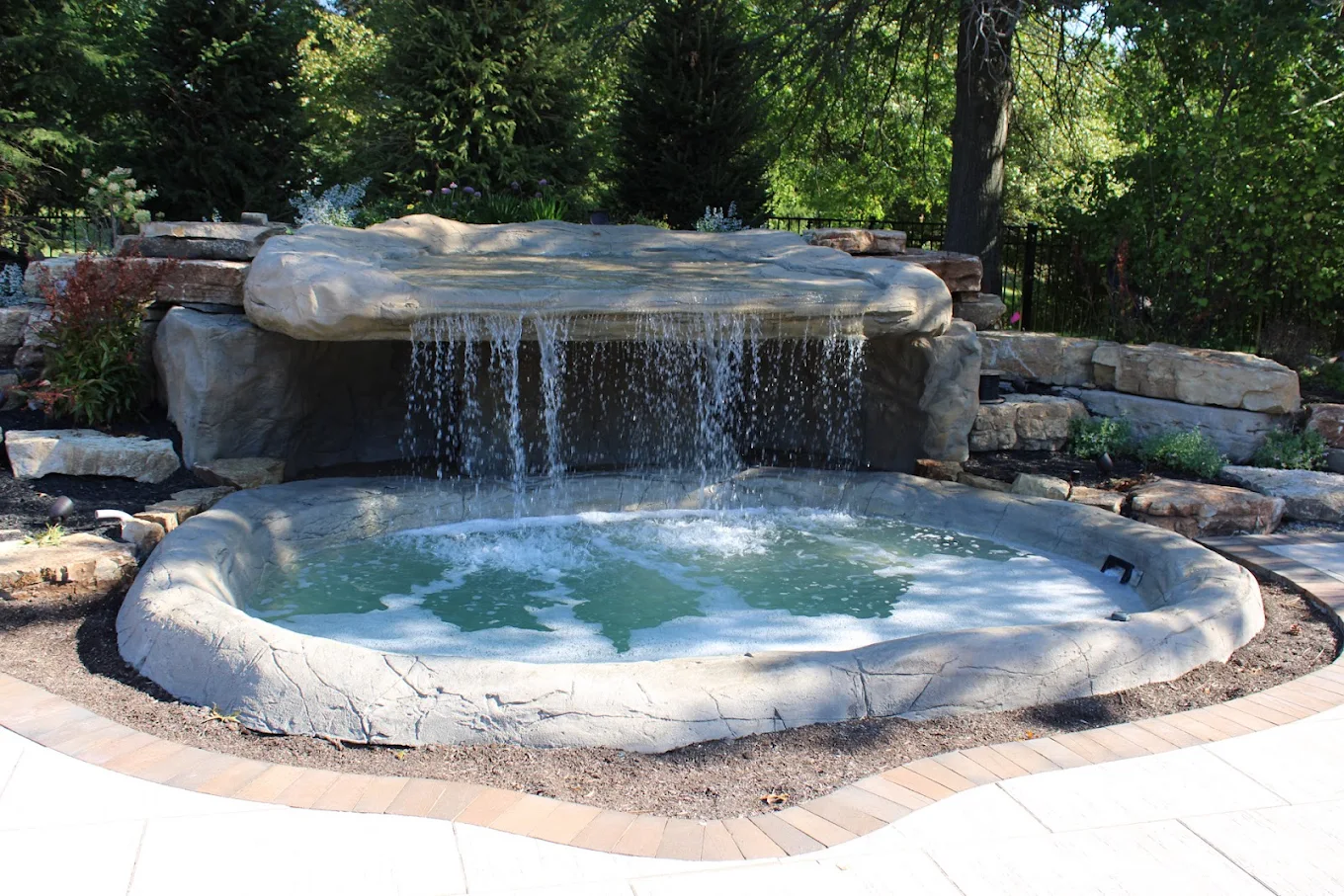 Saltwater vs Chlorine Pools: Which Is Better for Your Backyard?