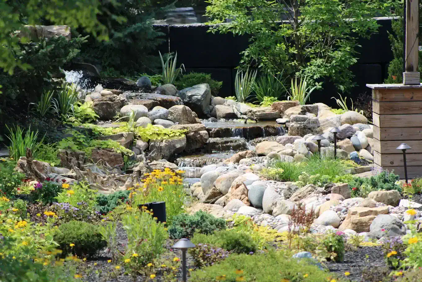 Mulch vs Rock Landscaping: Best Flower Bed Choice